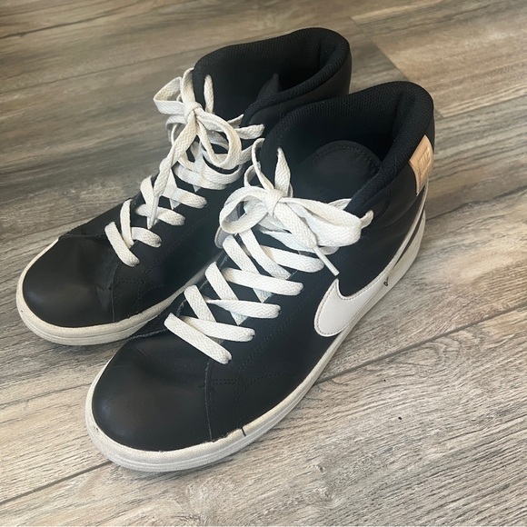 NIKE Court Royale 2 MID High Top Black and White Sneaker Women CT1725-001 Size 8 - Picture 1 of 10